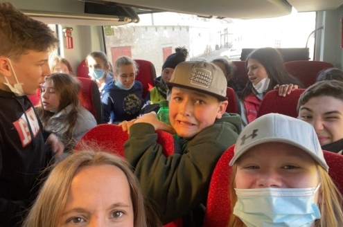 utrápené děti v autobusu