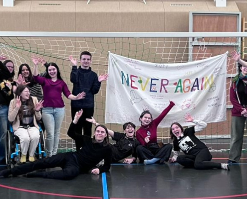 děti a vytvořený banner